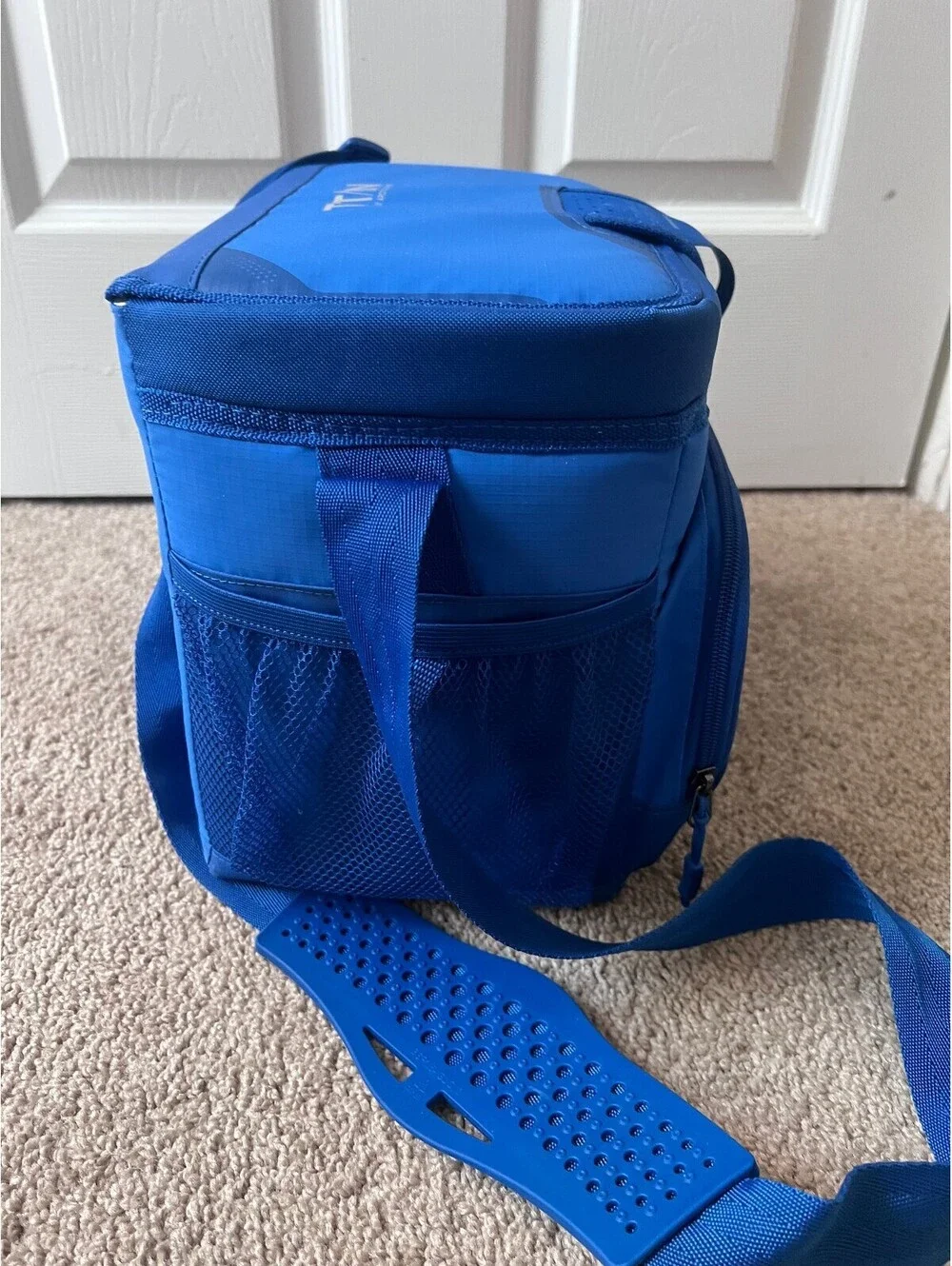 Titan Arctic Zone 9 Can zipper less Soft cooler 6 quart